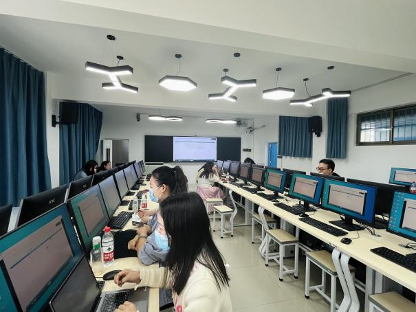 經(jīng)濟(jì)管理學(xué)院成功舉辦教學(xué)軟件培訓(xùn)活動(dòng)，助力教育行業(yè)軟件開發(fā)應(yīng)用